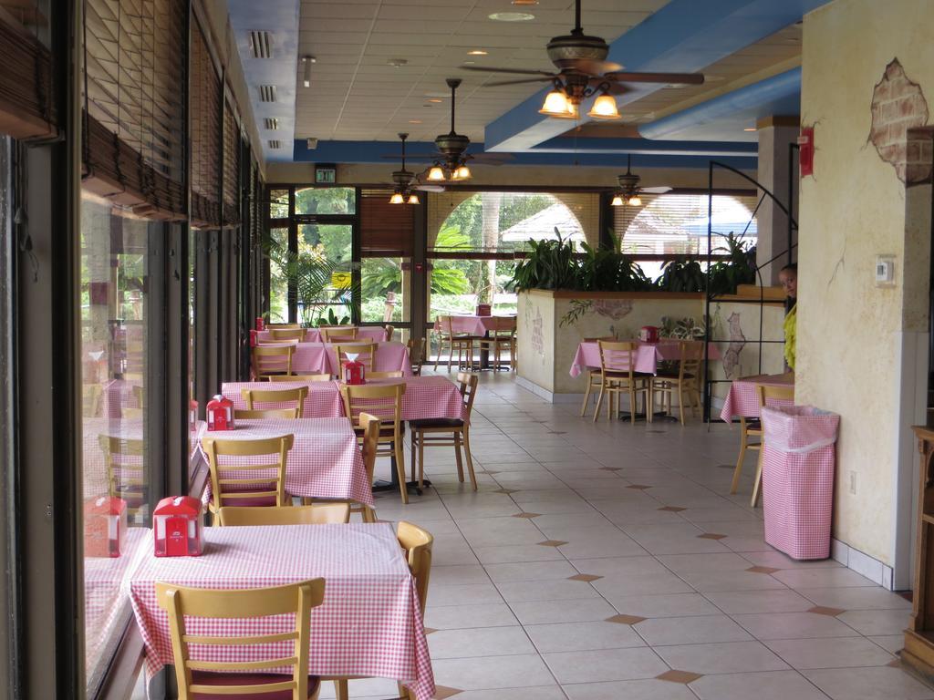 Maingate Lakeside Resort Four Corners Esterno foto