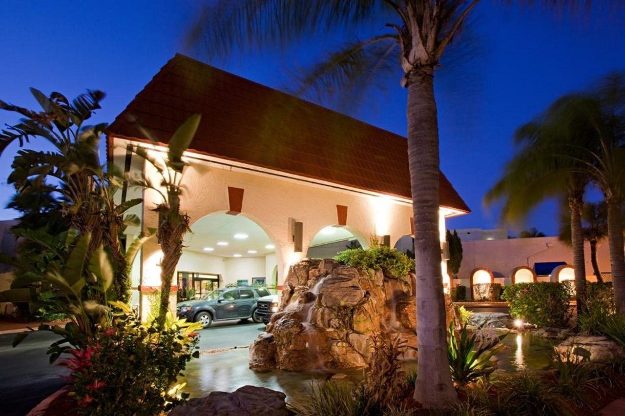 Maingate Lakeside Resort Four Corners Esterno foto